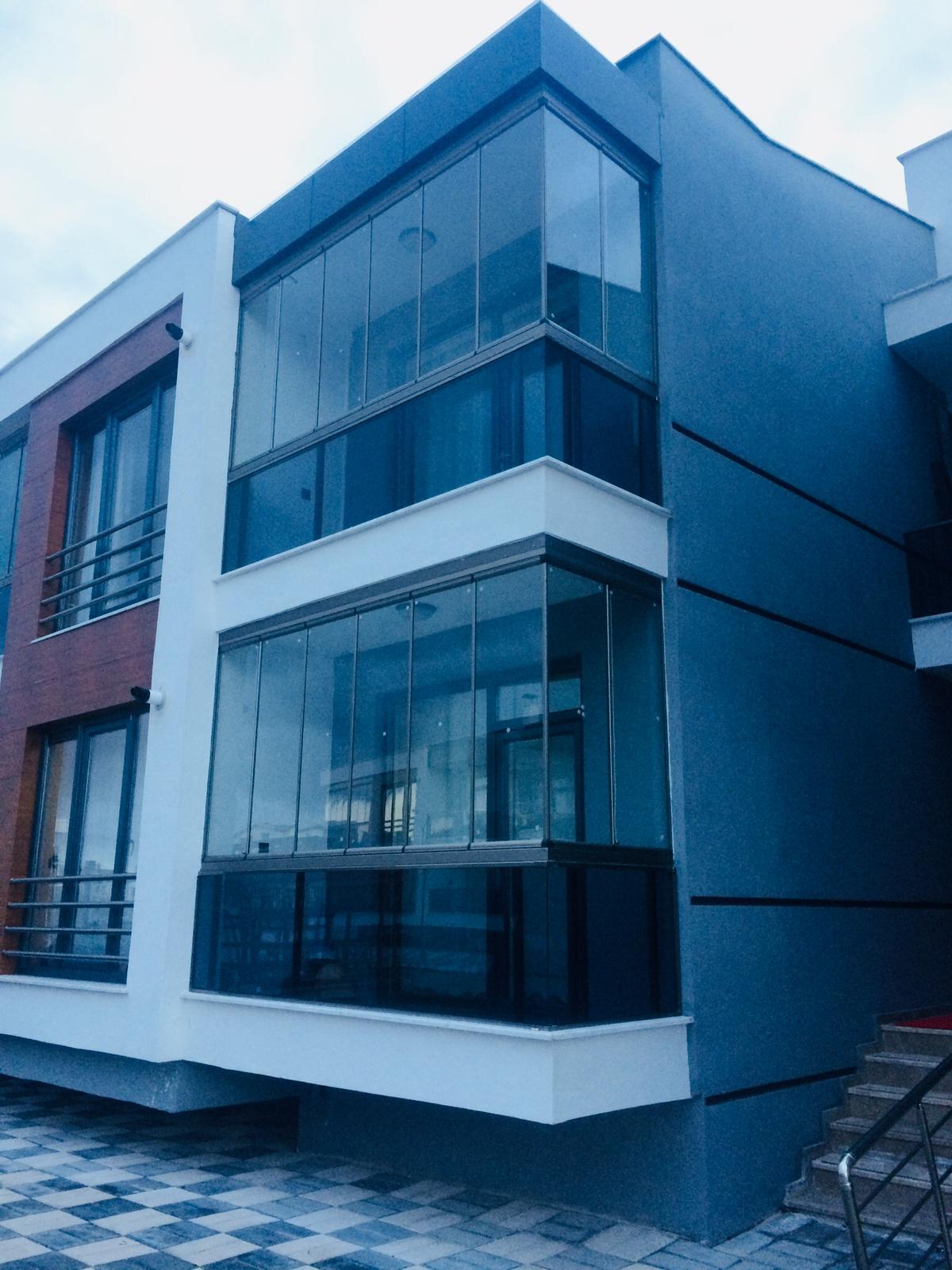 Cam Balkon